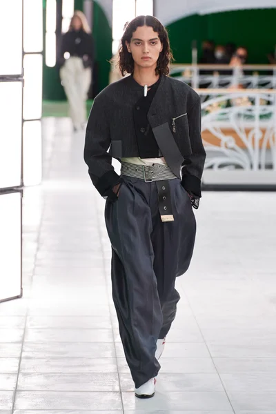 Look 8